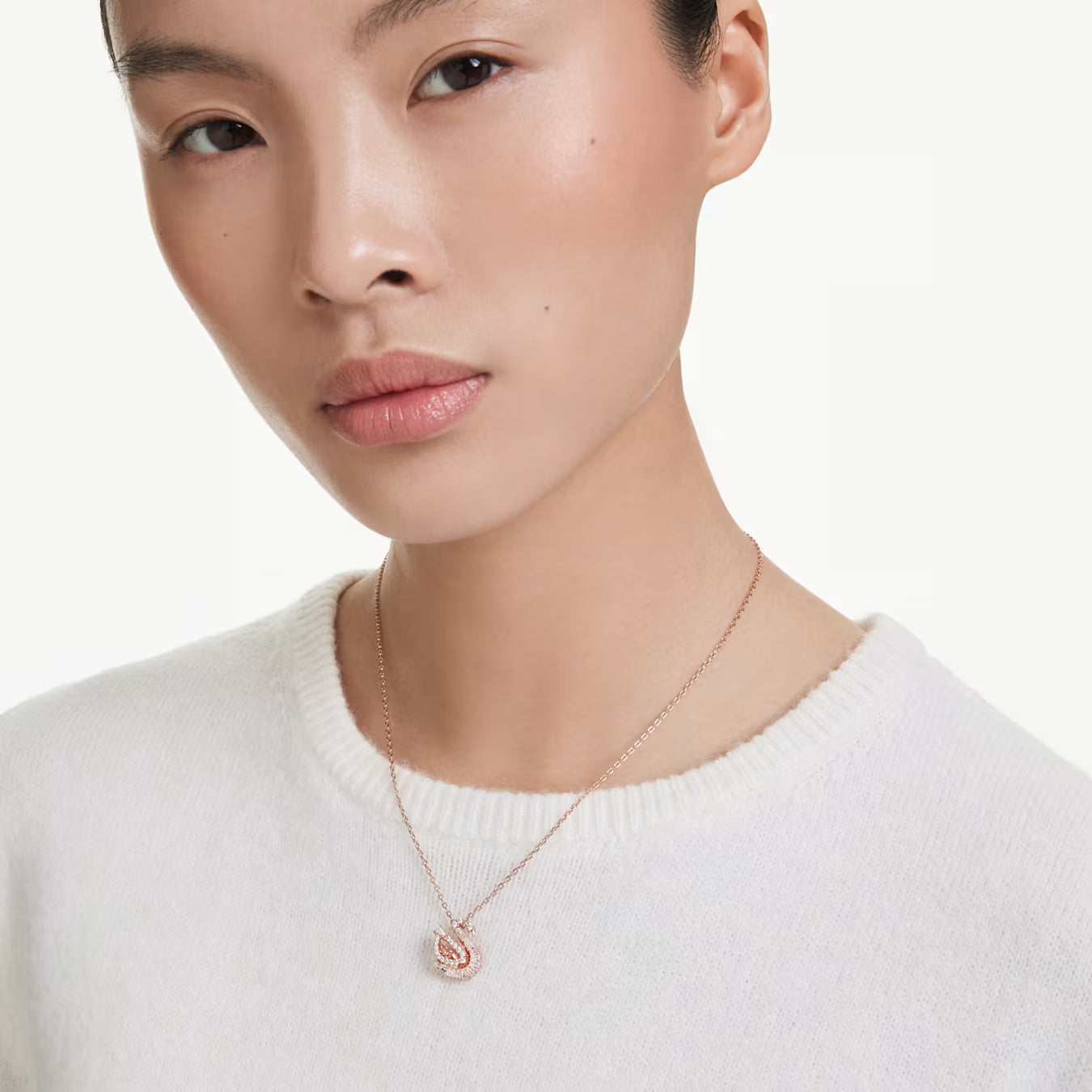 Swar*vski -Swan pendant Mixed cuts, Swan, pink-5732414 (AD-Oct) (2025 PACKAGING)
